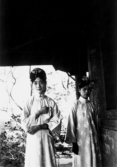 末代皇后婉容前期才华自比诸葛亮,后期却狂抽鸦片红杏出墙_溥仪