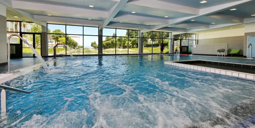 这里是矿泉水中的"爱马仕",也是nancy小姐口中的异宝奇珍!_依云