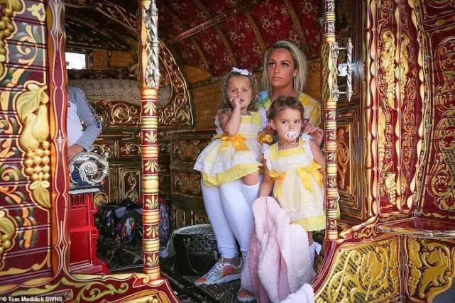 品种多,这里慢慢就变成了专门的马类市集,也成为了吉普赛人一年一度的