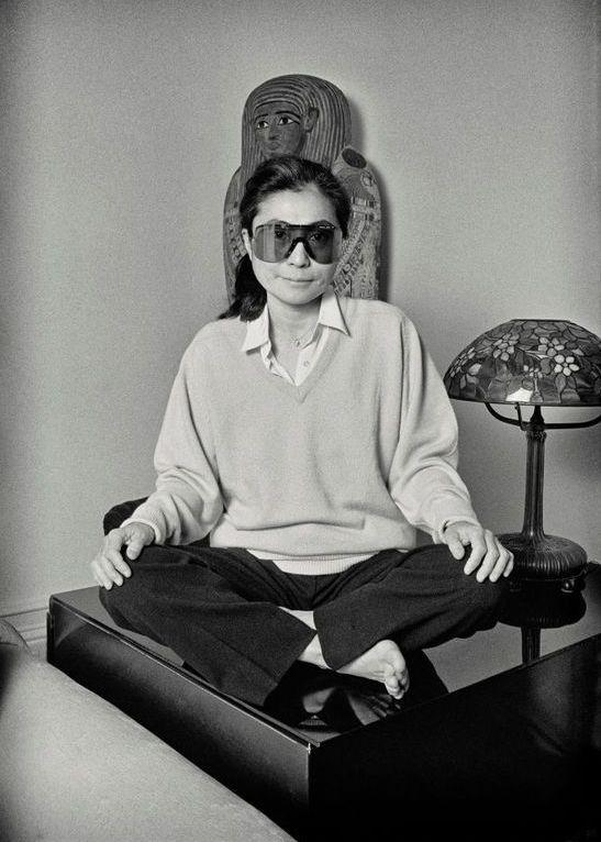 小野洋子自己是个艺术家,也出唱片,写音乐.