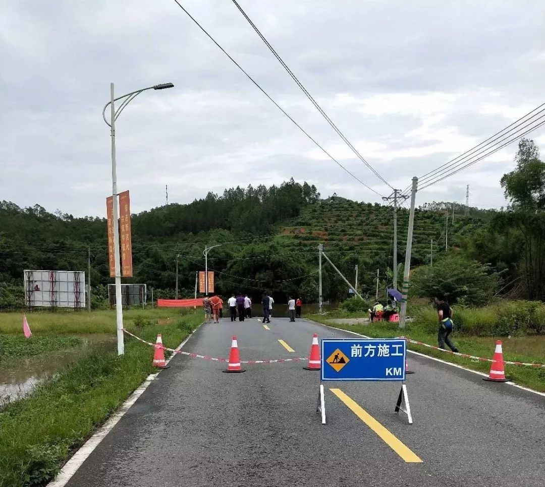 惠州山区多镇被洪水侵袭,严重浸水,有些路段封路,现场._惠东县