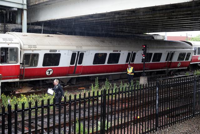 四天内第二起美国波士顿地铁再出脱轨事故