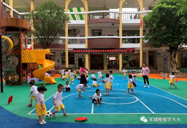 肇庆市鼎湖区机关幼儿园的老师正带着孩子们上课广州:整治159所历史