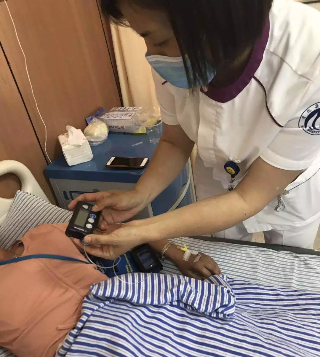 相比其他的降糖方案胰岛素泵可以更快速更有效的控制血糖同时避免