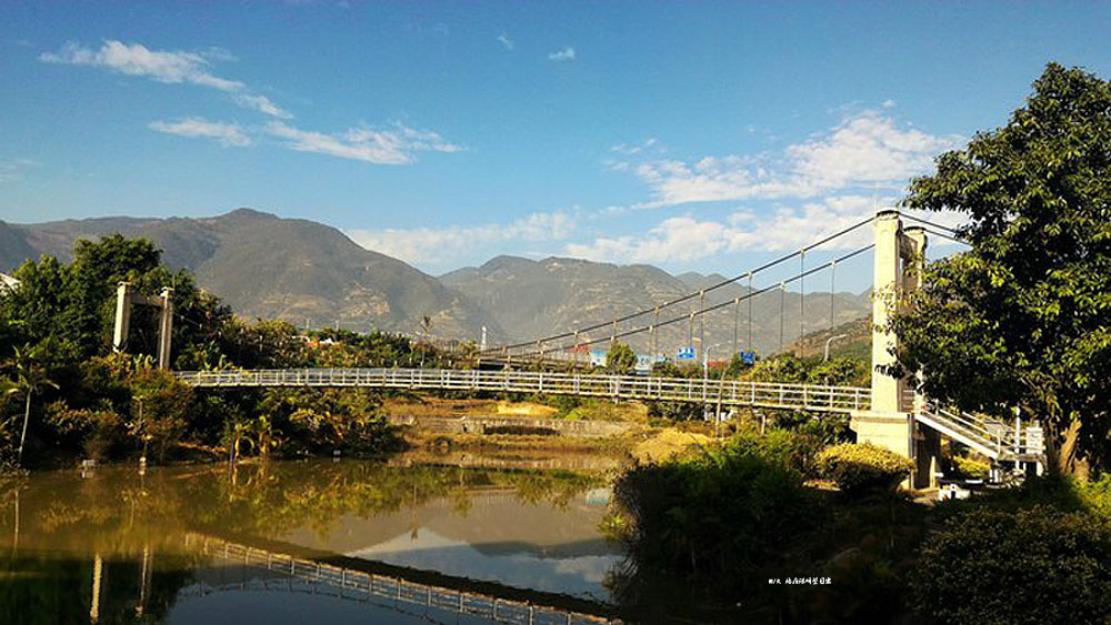 高速路服务区千千万,这里不但能吃饭,关键是还有史馆可看_江坝