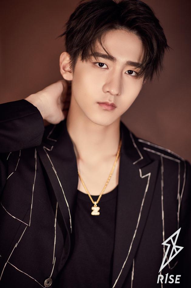 赵让作为成团后首个公开活动,r1se给众人展示了新一代男团青春正能量