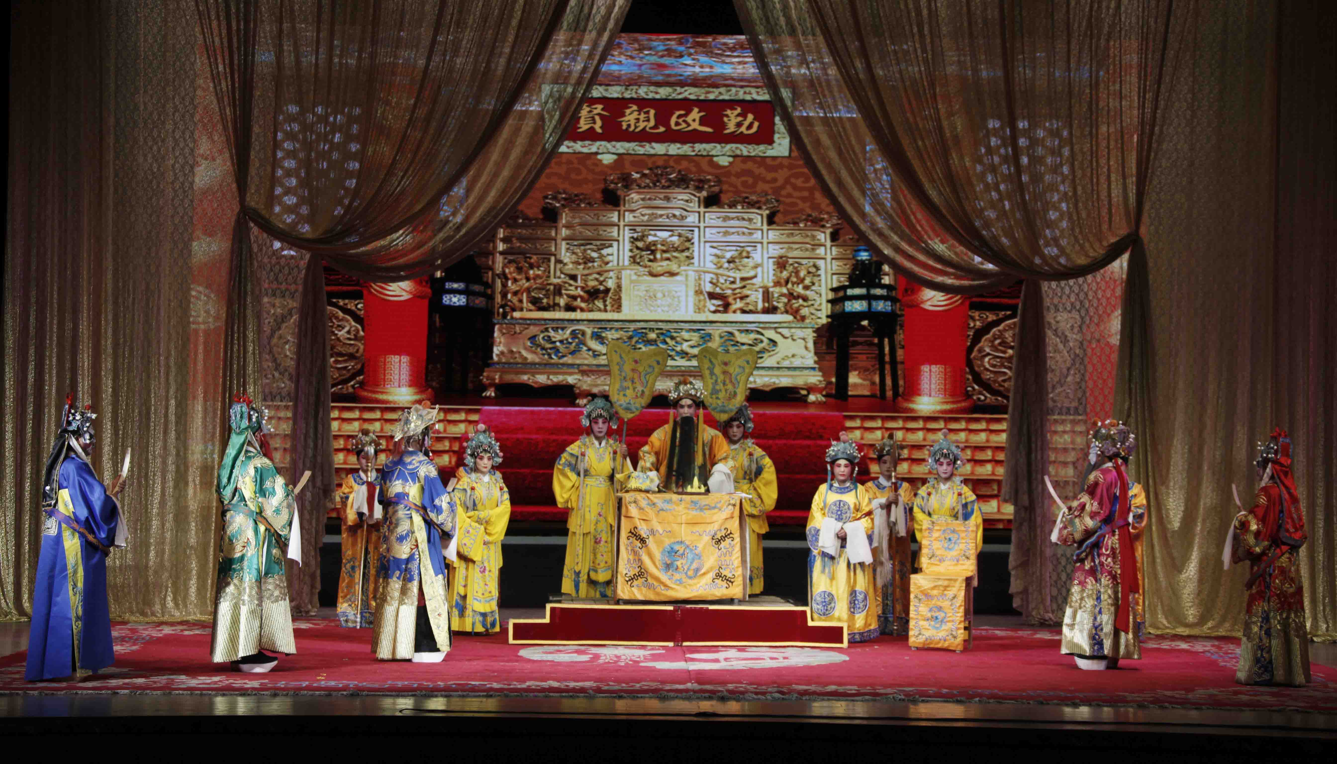 上党梆子忠烈千秋戏在潞州剧院表演