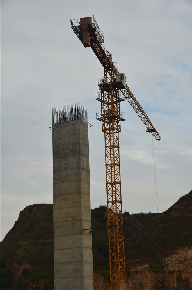 建设中的乾县南(坊)阳(洪)公路