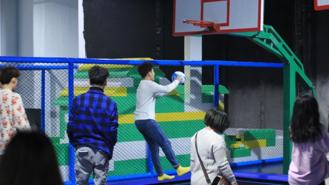 咚巴拉蹦床主题公园!青春不打烊!19.9元全天不限时票