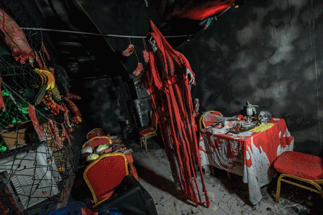 整个凶宅场景布置,引进国外独家授权,打破以往鬼屋的仅参观模式.