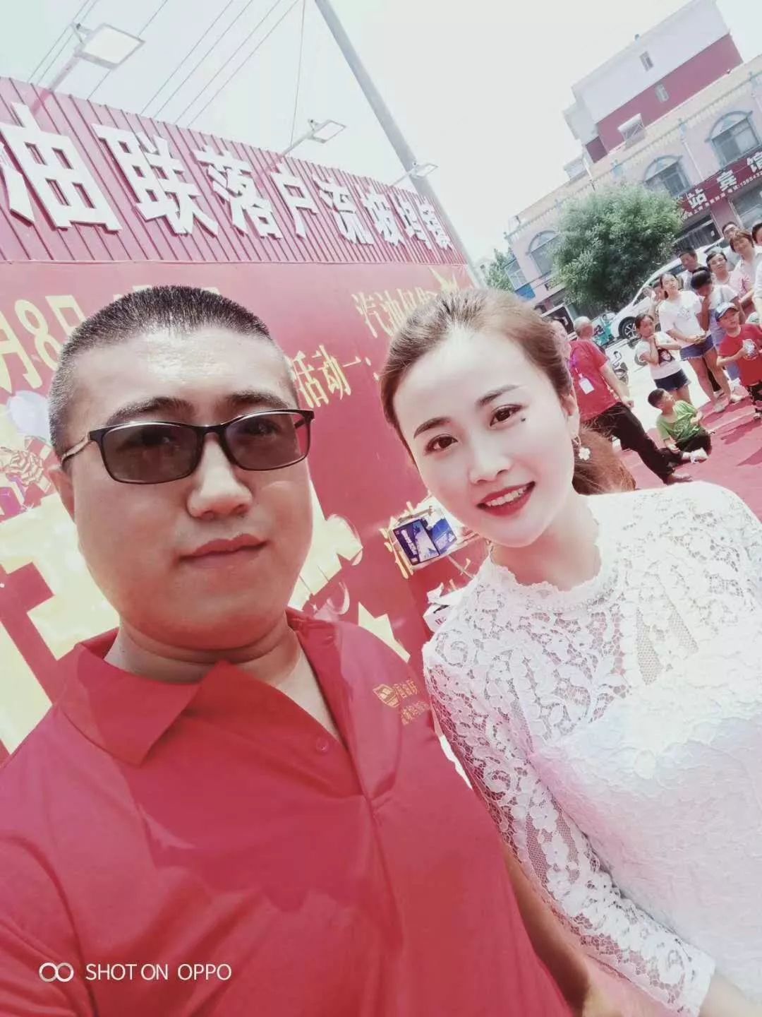 全城聚焦•万人围观开业当天有山东综艺节目明星歌手助阵盛大开业