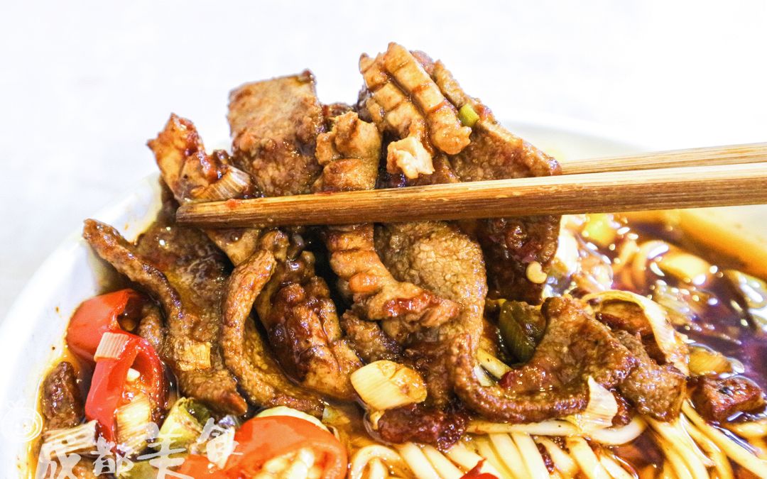 这家的 肝腰合炒面,臊子是 现炒的,很油亮.