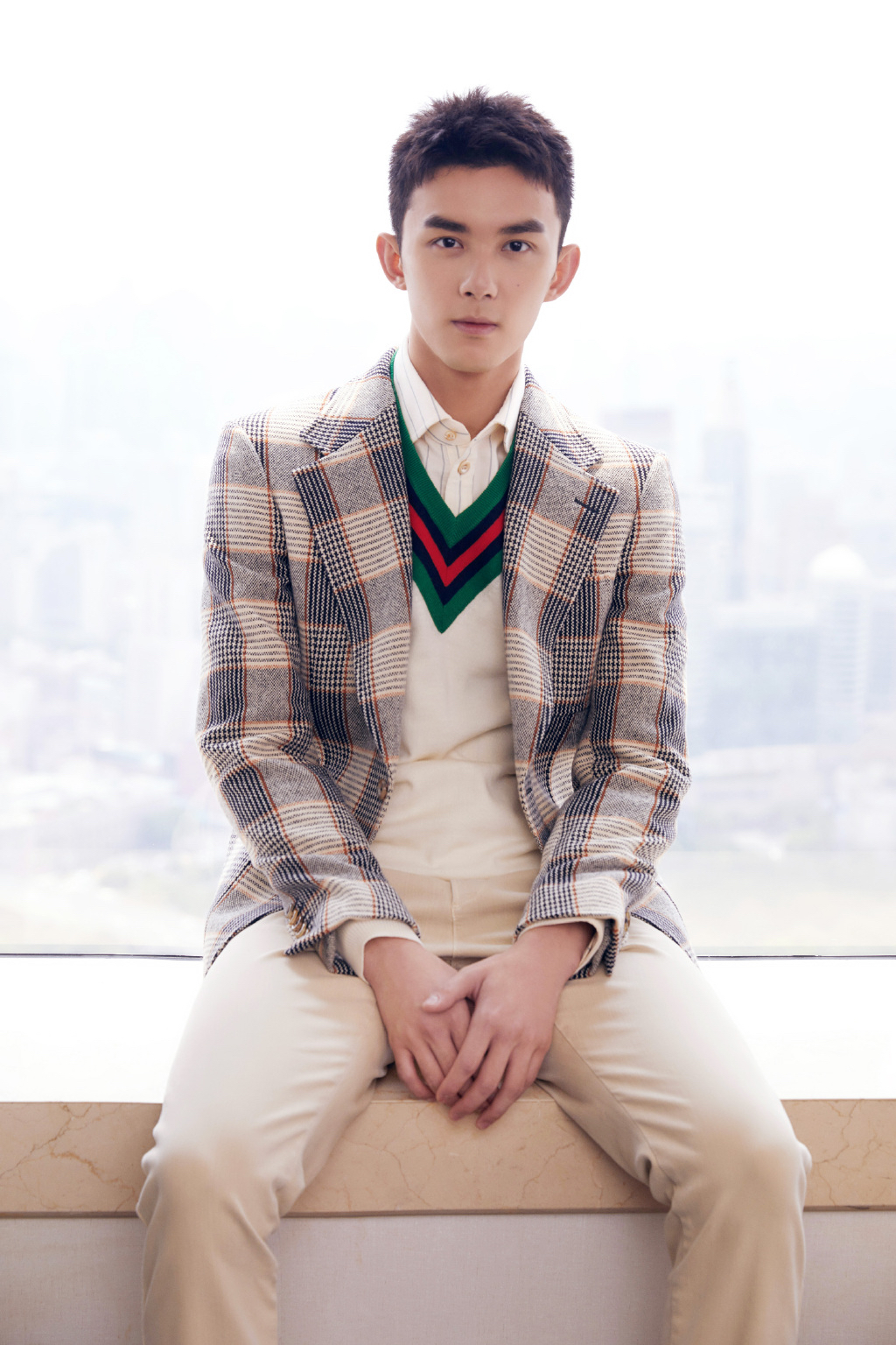 吴磊作战服造型超a亮相穿越火线片花与鹿晗双男主首次合体