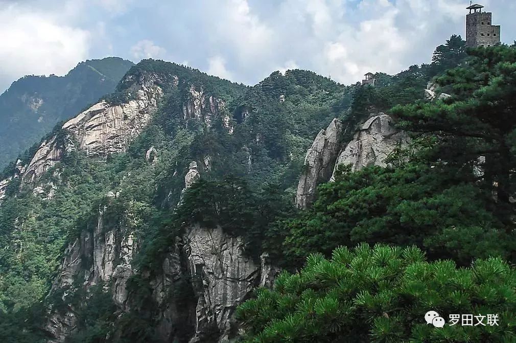 市羅田縣境內,是聯合國教科文組織世界地質公園,國家aaaa級旅遊景區