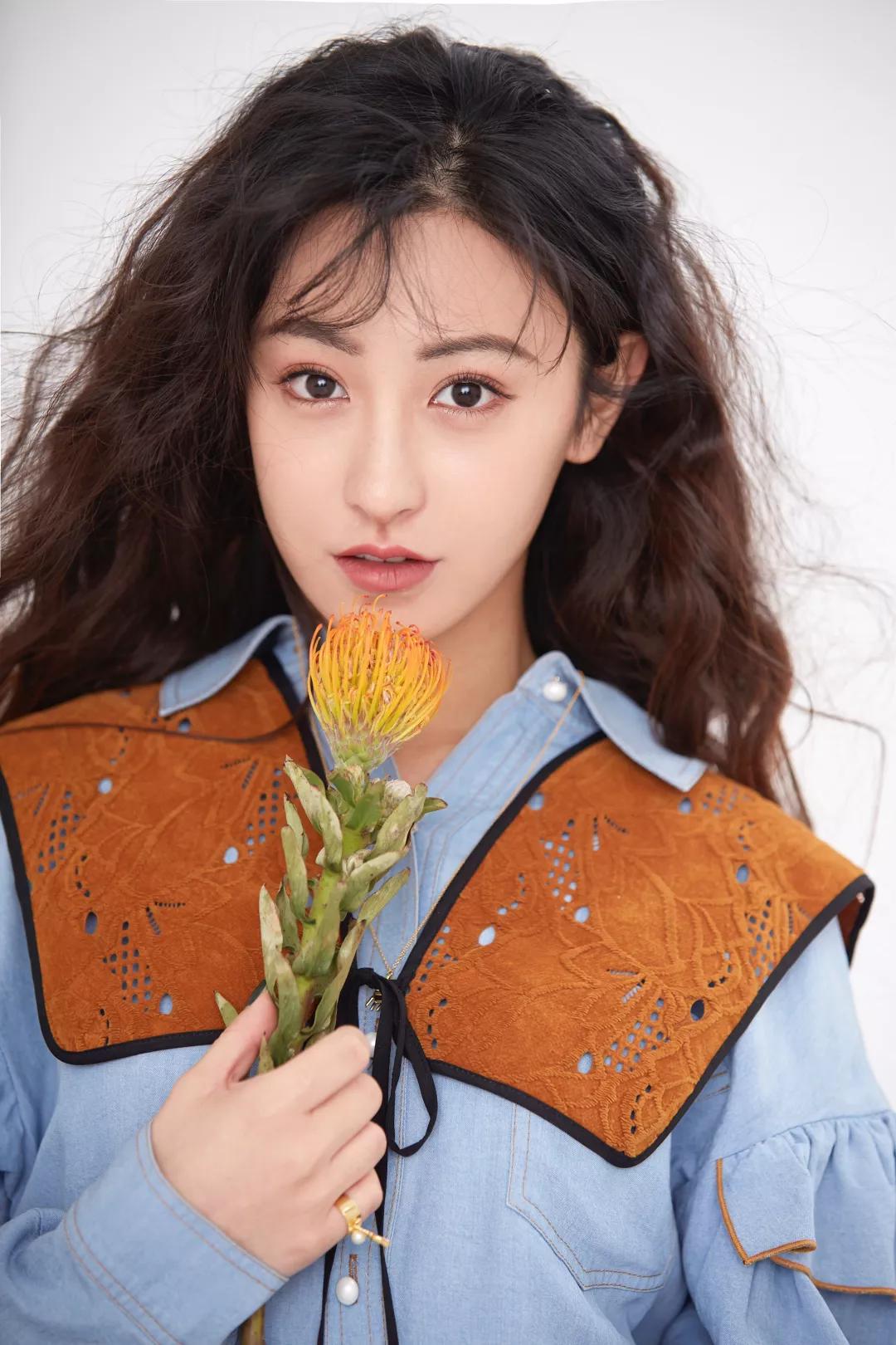 专访格调少女朱圣祎软萌外表下包裹着果敢的心