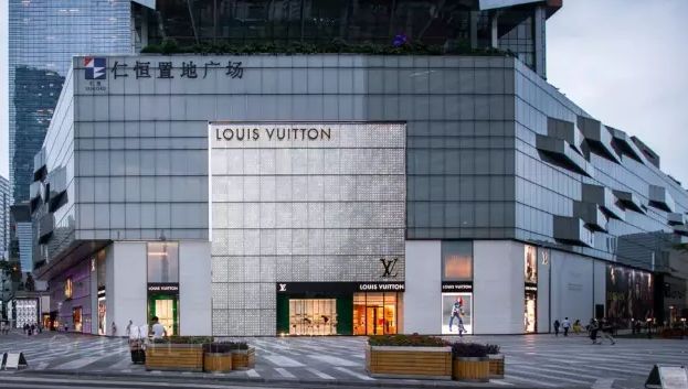 仁恒置地广场是中国西部名列前茅的国际商业品牌聚集地.