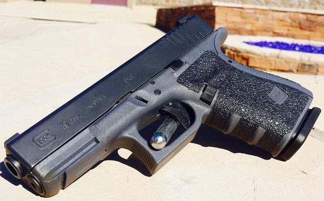 世界上最先进的四款手枪,此枪无视头盔防弹衣,是黑帮最爱