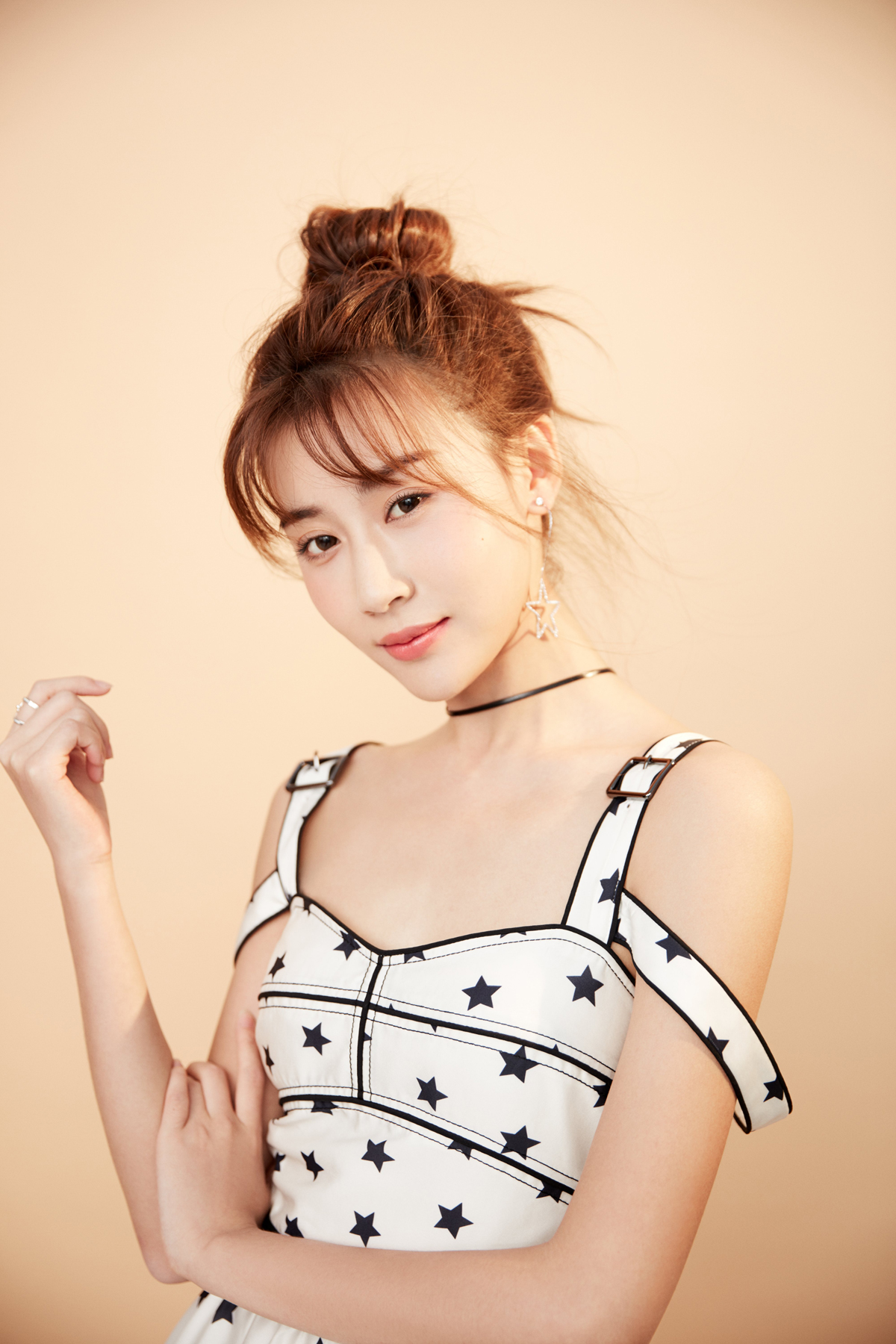 曝张雅卓最新写真 嫣然浅笑治愈系满分