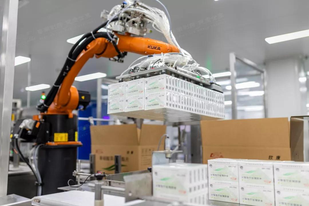 "鲁南制药内部招聘专员说,每名新员工都会到车间锻炼一番,因为车间是