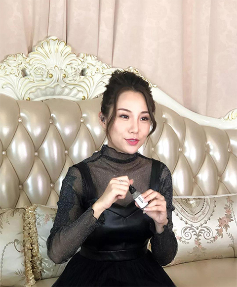 花絮篇高小湿邂逅混血超模杨爱琳共同演绎广告拍摄