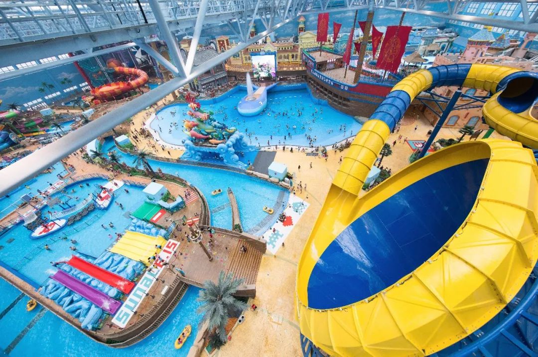 天气炎热来抢先体验新潮好玩的广州融创乐园雪世界水世界以冰雪为伴与