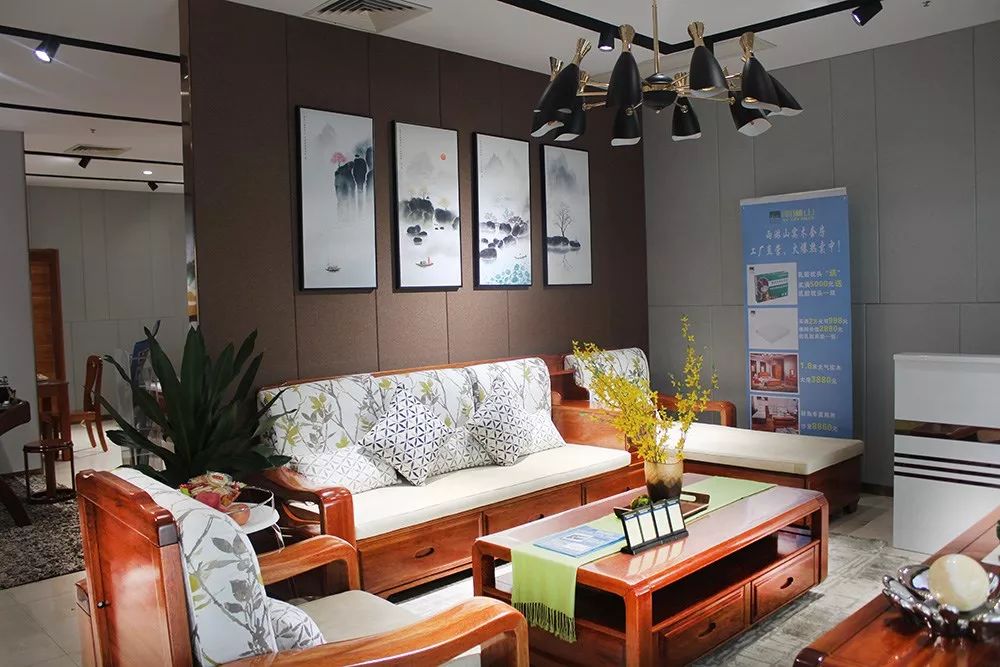 热烈祝贺雨淋山家具海田精品馆店隆重开业!