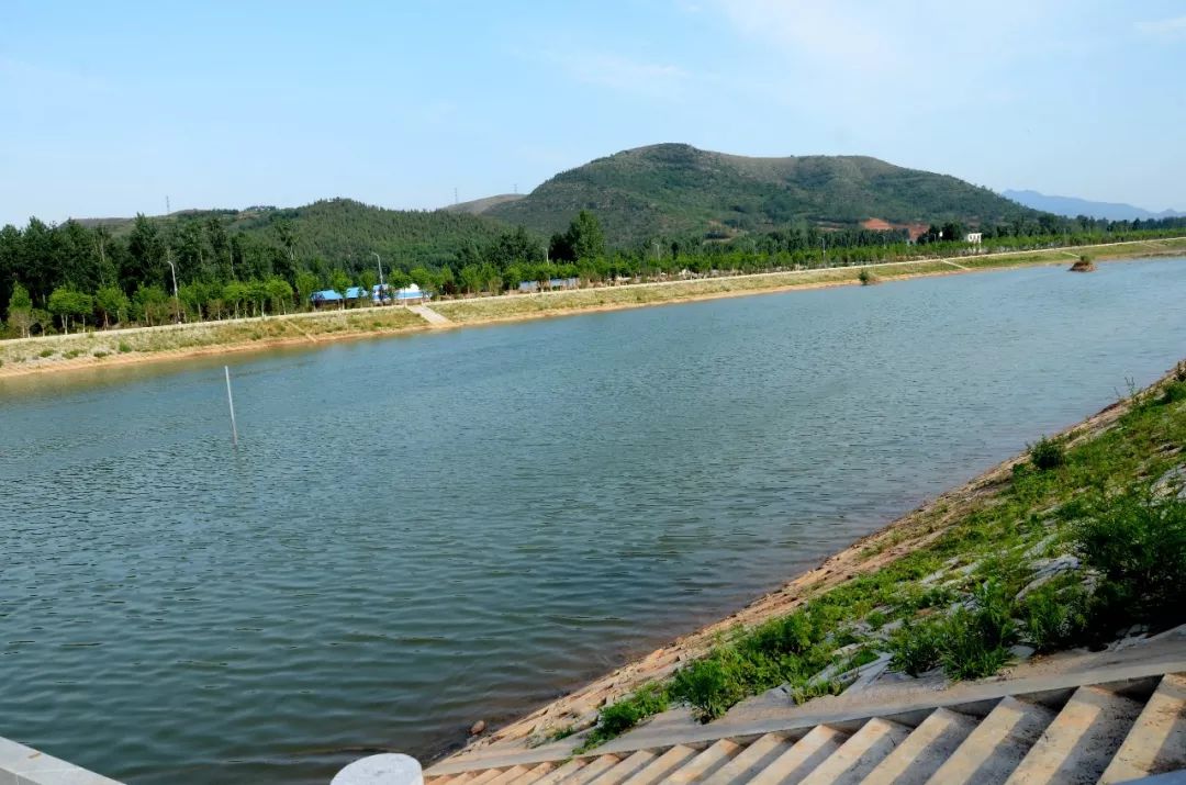 贺敏一行先后到北汝河二期工程,马兰河沿岸,前坪水库,县医院新址等地