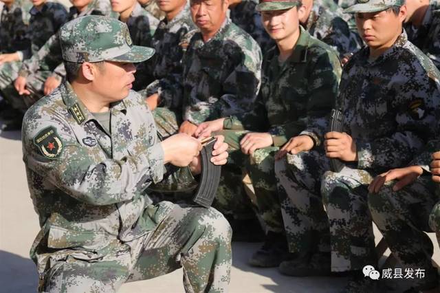 实拍民兵实战训练帅呆了不让子弹白飞