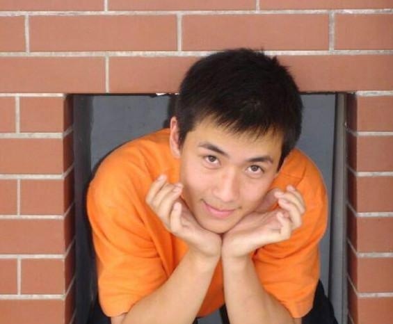 朱一龙昔日照片尽显沧桑眼袋才是致命的年龄杀手