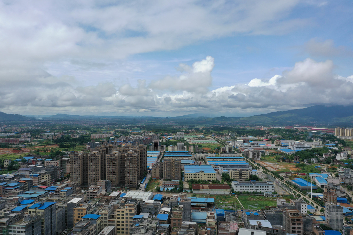 图虫人文摄影:雨后蓝山景色美