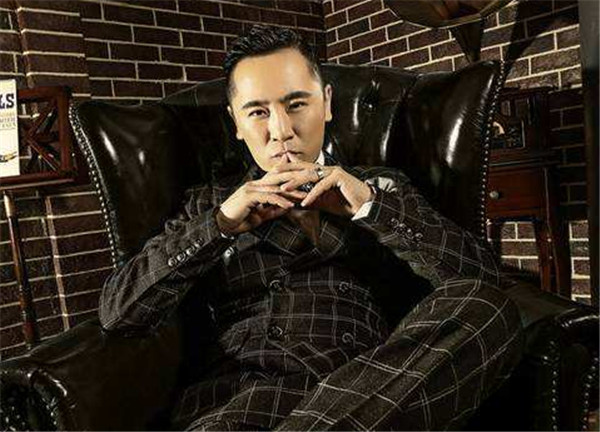 姜鹏,1971年4月18日出生于黑龙江省哈尔滨市,中国内地男歌手,音乐人