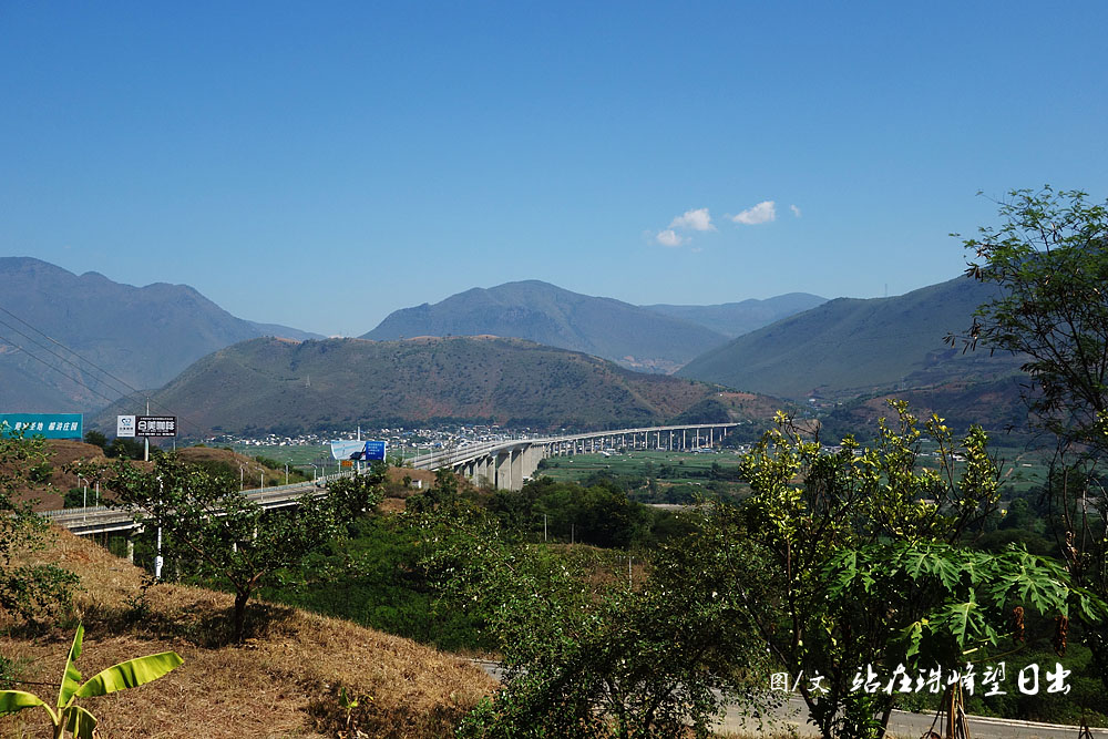 高速路服务区千千万,这里不但能吃饭,关键是还有史馆可看_江坝
