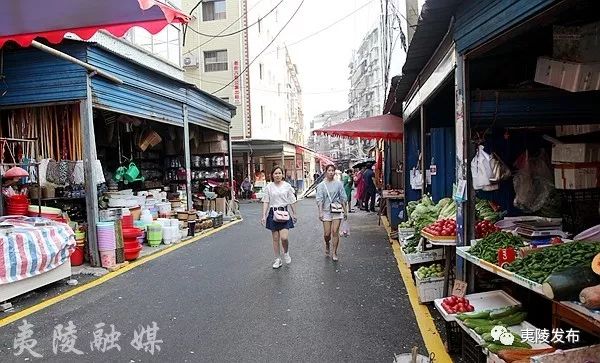 6月9日至10日连续两天,小溪塔街道办事处全面部署安排小区的整改工作