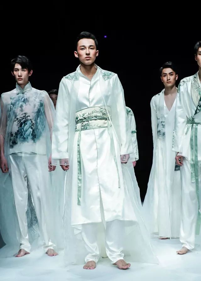 如鸡尾酒般丰富多元,这个90后设计师做了太多人想做而做不到的事_张彦