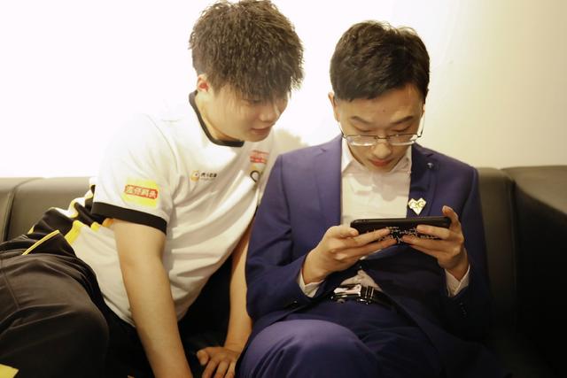 qg前队员老杨现身赛场官博爆出与队员吃火锅下赛季或将合体