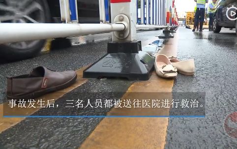 厦门一面包车撞上斑马线上行人造成一死两伤