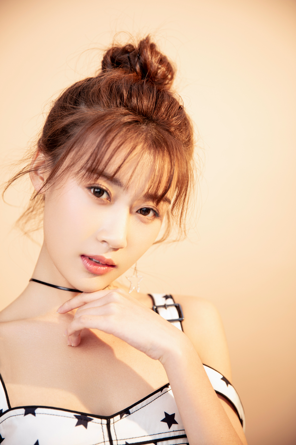 曝张雅卓最新写真 嫣然浅笑治愈系满分