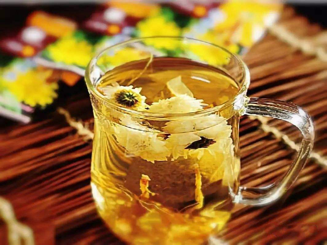 每天一杯菊花茶,好处多不胜数!光这8个就很亮眼