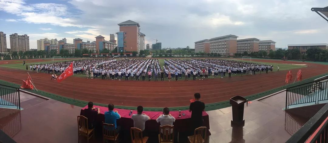 玉山二中隆重举行亮剑高三激扬青春2020届升高三授旗暨入驻致远楼仪式