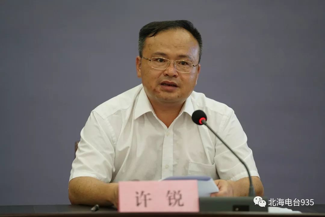 市商务局副局长许锐"一是确保果源,二是确保品质,三是确保包装和运输.