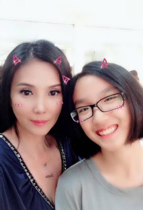 女星未婚生女后被豪门男友抛弃,事后才得知男方脚踏五条船_丁国琳