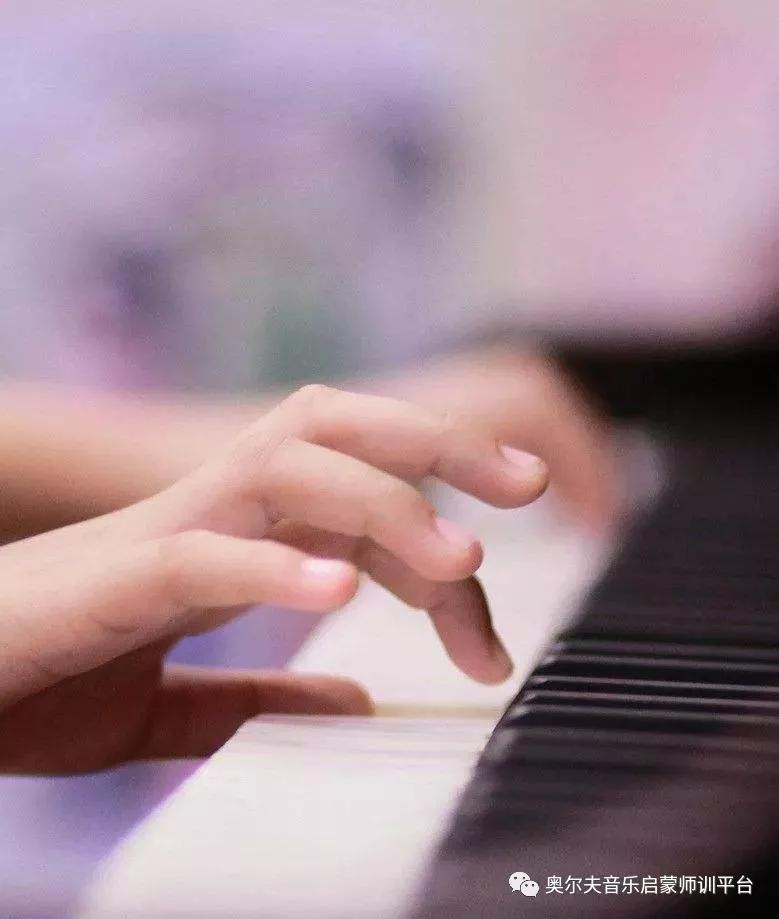 初学者钢琴双手应该如何配合?_手指