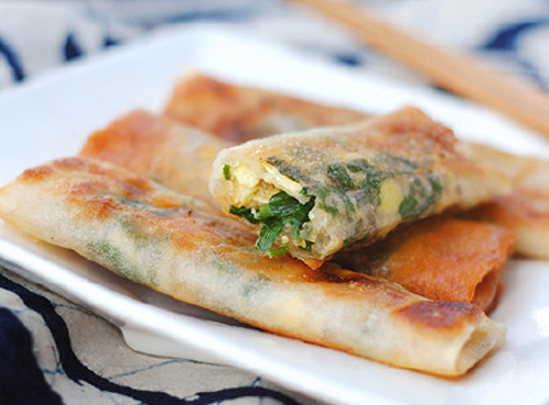 原创早餐不知道给孩子吃啥鲜香酥脆的韭菜鸡蛋卷营养美味简单快手