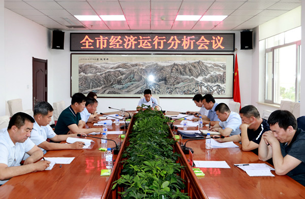 市委副书记,市长纪纲,市政府相关领导及有关部门负责同志参加会议.