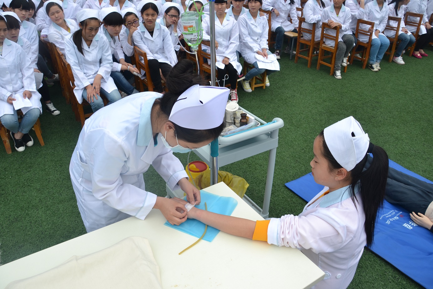 初中毕业后学习护理专业未来就业岗位有哪些呢?