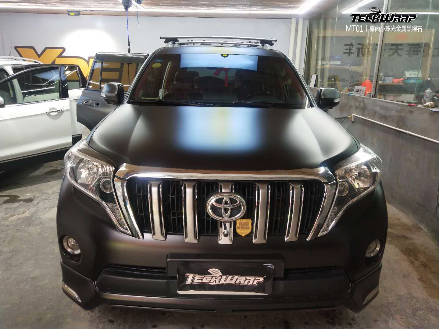 丰田霸道汽车改色贴膜teckwrap美国秃鹰mt01雾面小珠光金属黑曜石