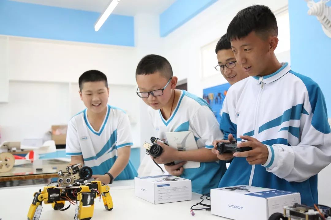 科技创新教育我们在路上