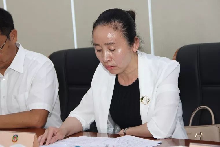 与会人员观看了"关注我市学前教育"资料片;市政协委员王惠德,吕岩