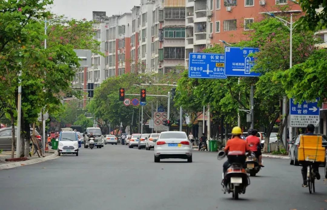 南安市区这段路沥青铺完了!