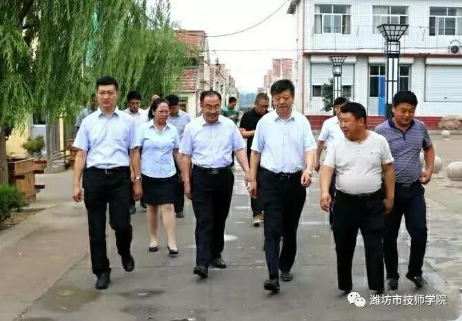潍坊市技师学院领导到临朐县辛寨镇辛中村调研包村帮扶工作